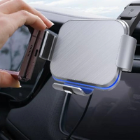 Podpora Telefonu v Autě – Upevnění a Bezdrátové Nabíjení Integrované 