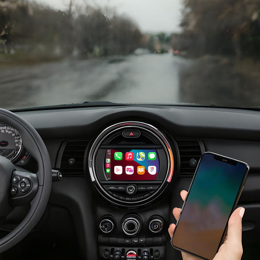 Multimedia-System Auto – Drahtlose Verbindung und Sprachsteuerung 